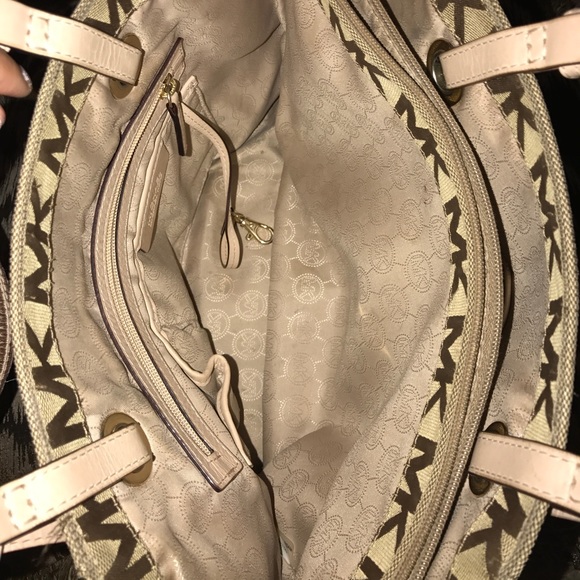 Micheal kors purse - Picture 4 of 5